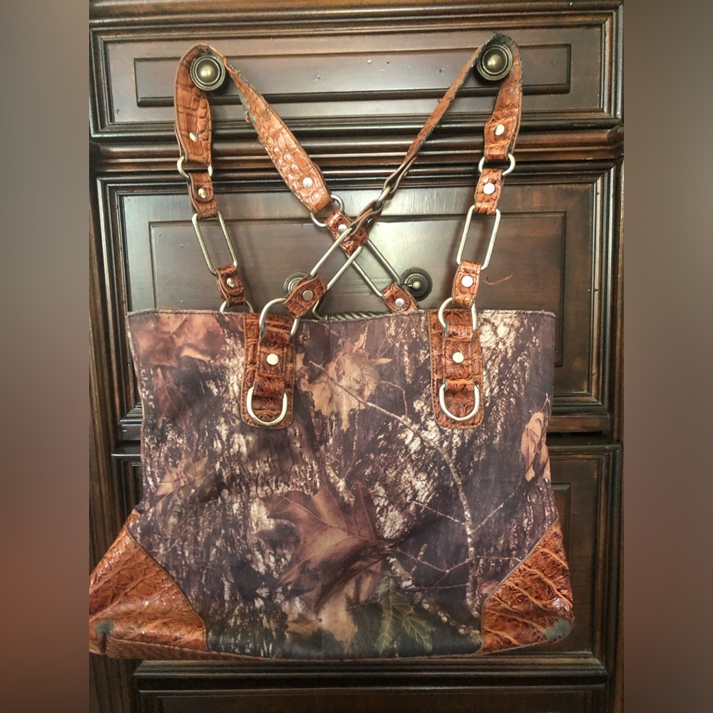 Large, spacious Camo purse